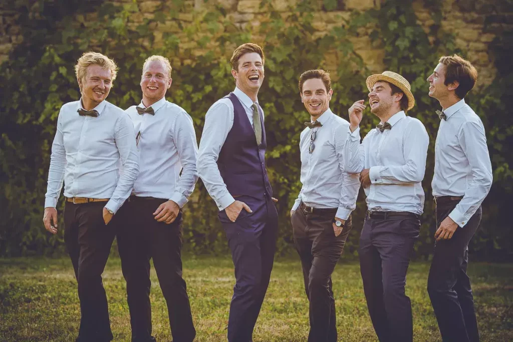 Une seance de groupe avec plusieurs invités.