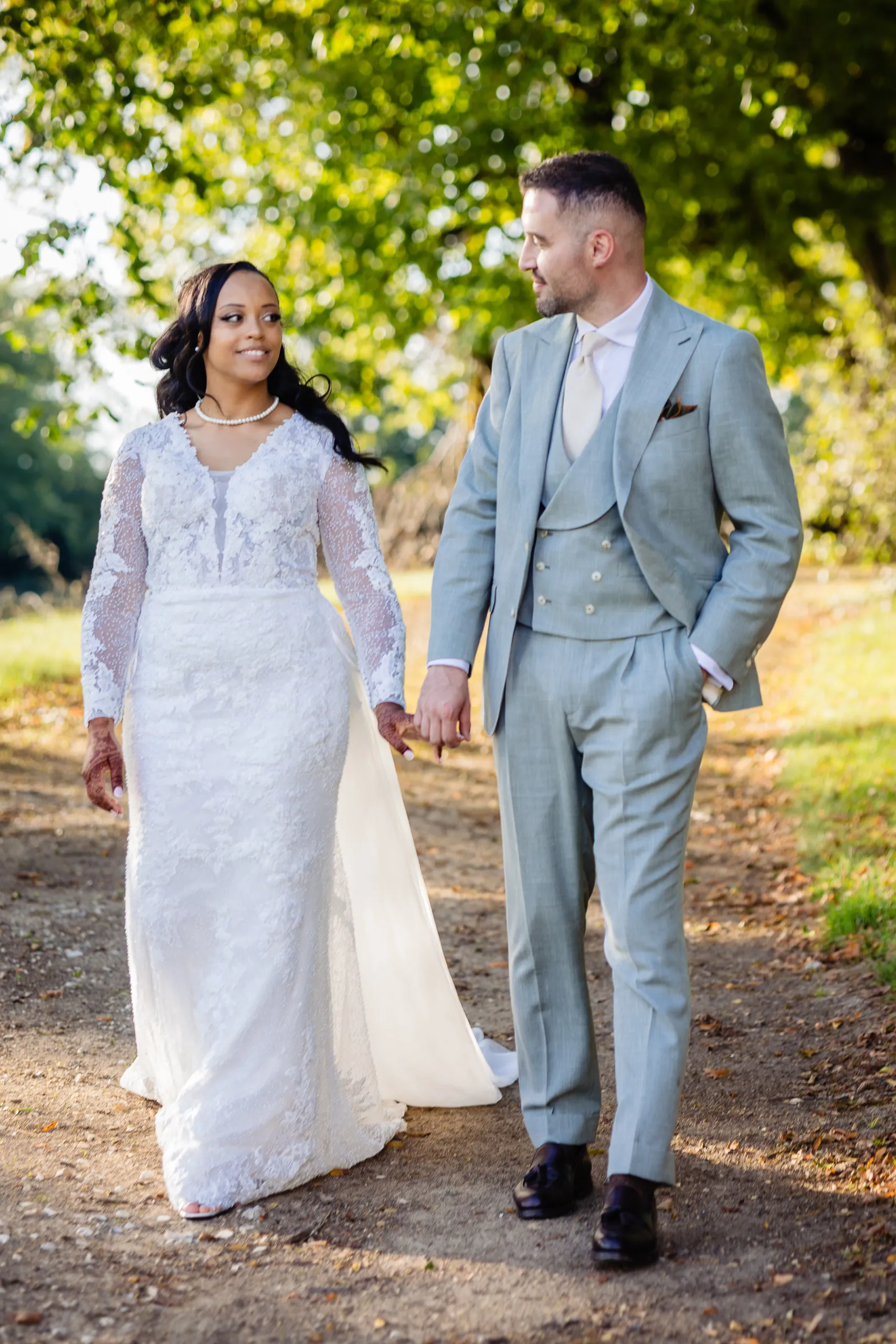 Photographe de mariage inclusif : photo de couple mixte franco marocain